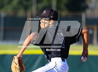 Thumbnail 3 in Glendora vs Etiwanda photogallery.