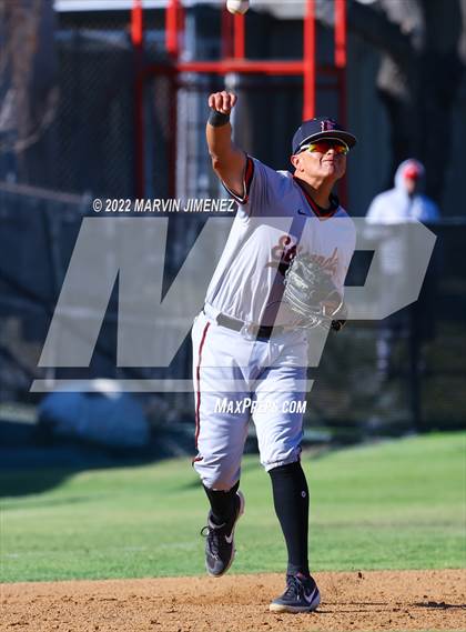 Thumbnail 3 in Glendora vs Etiwanda photogallery.