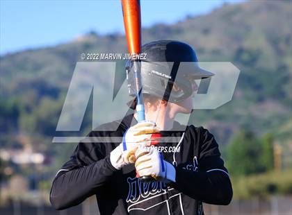Thumbnail 3 in Glendora vs Etiwanda photogallery.