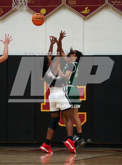 Thumbnail 3 in Granada Hills Charter vs Maranatha photogallery.