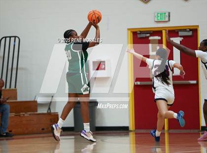 Thumbnail 2 in Granada Hills Charter vs Maranatha photogallery.