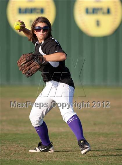 Thumbnail 1 in Bonham vs Lovejoy (3A Region II Area Playoff) photogallery.