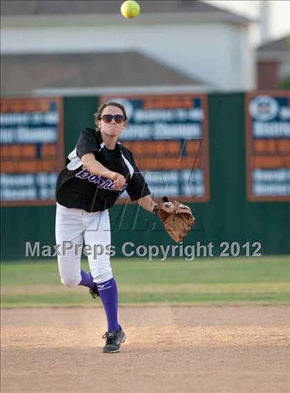 Thumbnail 2 in Bonham vs Lovejoy (3A Region II Area Playoff) photogallery.