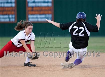 Thumbnail 1 in Bonham vs Lovejoy (3A Region II Area Playoff) photogallery.