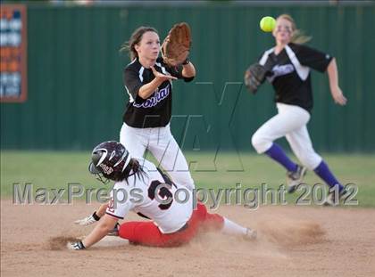 Thumbnail 2 in Bonham vs Lovejoy (3A Region II Area Playoff) photogallery.