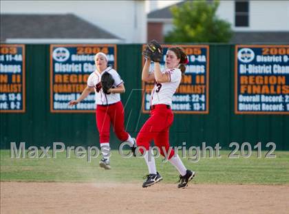 Thumbnail 1 in Bonham vs Lovejoy (3A Region II Area Playoff) photogallery.