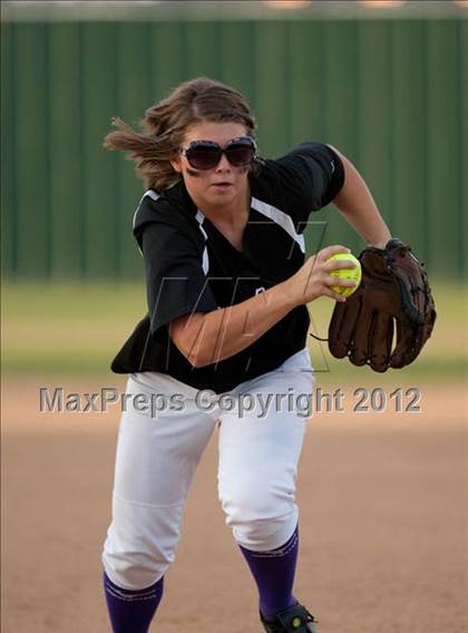Thumbnail 3 in Bonham vs Lovejoy (3A Region II Area Playoff) photogallery.