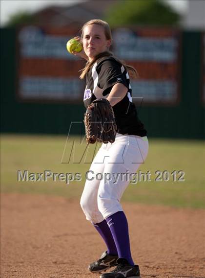 Thumbnail 2 in Bonham vs Lovejoy (3A Region II Area Playoff) photogallery.