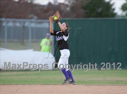 Thumbnail 2 in Bonham vs Lovejoy (3A Region II Area Playoff) photogallery.