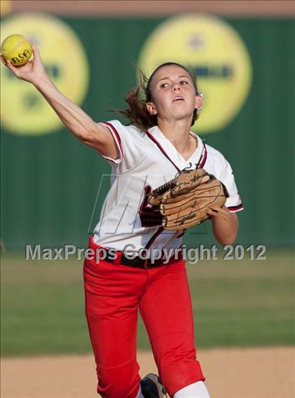 Thumbnail 2 in Bonham vs Lovejoy (3A Region II Area Playoff) photogallery.