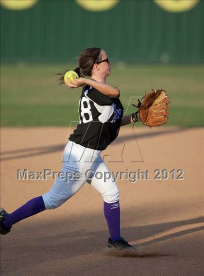 Thumbnail 3 in Bonham vs Lovejoy (3A Region II Area Playoff) photogallery.