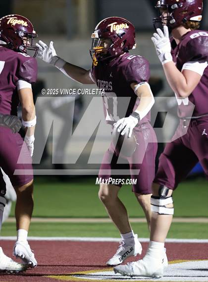 Thumbnail 1 in Vista Ridge @ Dripping Springs (UIL 6A Bi-District Playoff) photogallery.