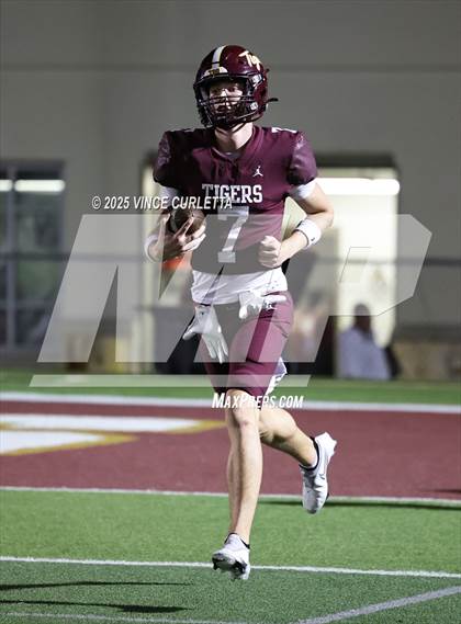 Thumbnail 3 in Vista Ridge @ Dripping Springs (UIL 6A Bi-District Playoff) photogallery.