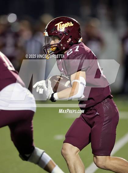 Thumbnail 2 in Vista Ridge @ Dripping Springs (UIL 6A Bi-District Playoff) photogallery.