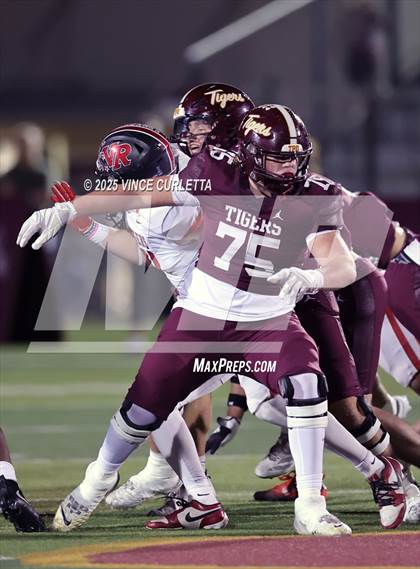Thumbnail 2 in Vista Ridge @ Dripping Springs (UIL 6A Bi-District Playoff) photogallery.