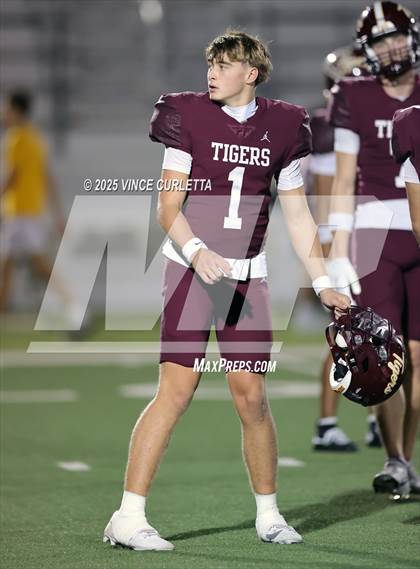 Thumbnail 2 in Vista Ridge @ Dripping Springs (UIL 6A Bi-District Playoff) photogallery.