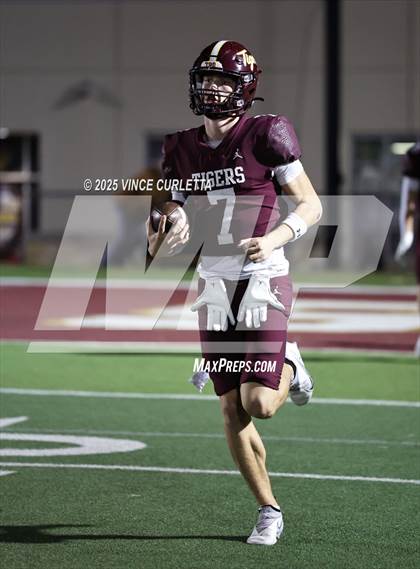 Thumbnail 3 in Vista Ridge @ Dripping Springs (UIL 6A Bi-District Playoff) photogallery.