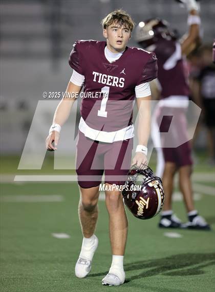 Thumbnail 2 in Vista Ridge @ Dripping Springs (UIL 6A Bi-District Playoff) photogallery.