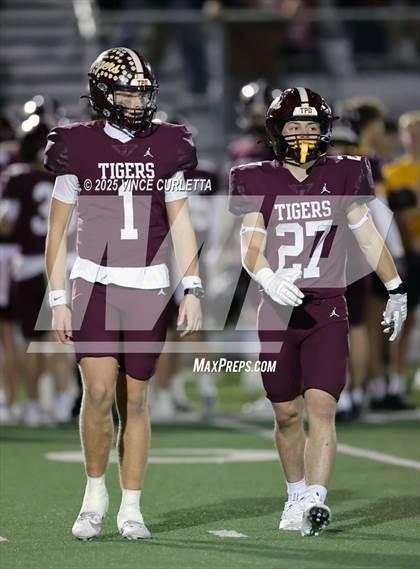 Thumbnail 2 in Vista Ridge @ Dripping Springs (UIL 6A Bi-District Playoff) photogallery.