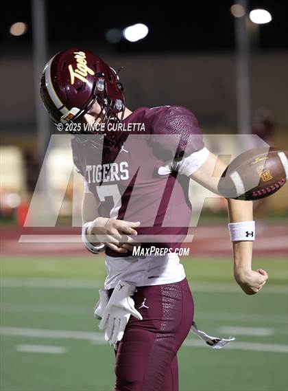 Thumbnail 3 in Vista Ridge @ Dripping Springs (UIL 6A Bi-District Playoff) photogallery.