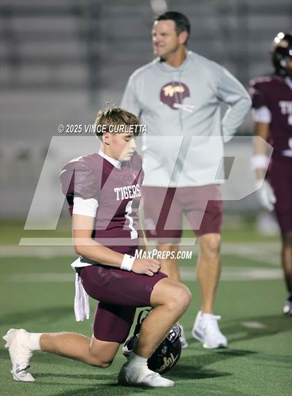 Thumbnail 1 in Vista Ridge @ Dripping Springs (UIL 6A Bi-District Playoff) photogallery.