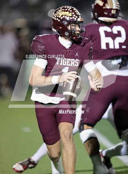Thumbnail 3 in Vista Ridge @ Dripping Springs (UIL 6A Bi-District Playoff) photogallery.
