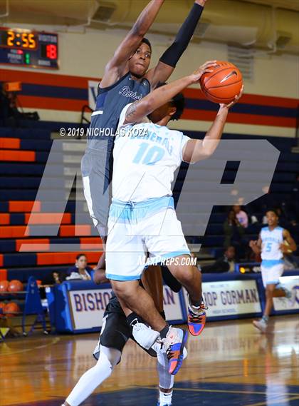 Thumbnail 2 in Birmingham vs. Lee (Tarkanian Classic) photogallery.