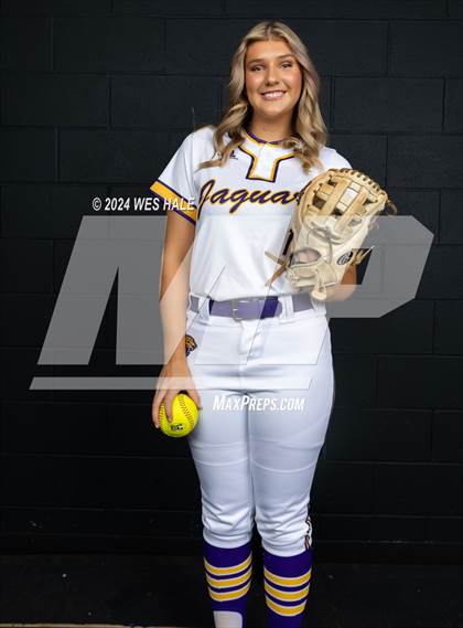 Thumbnail 3 in DeSoto Central (Senior photoshoot) photogallery.