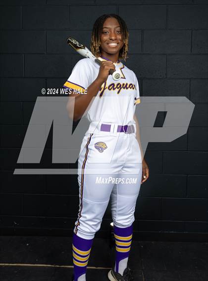 Thumbnail 1 in DeSoto Central (Senior photoshoot) photogallery.