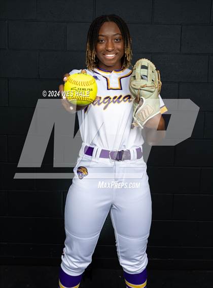 Thumbnail 1 in DeSoto Central (Senior photoshoot) photogallery.