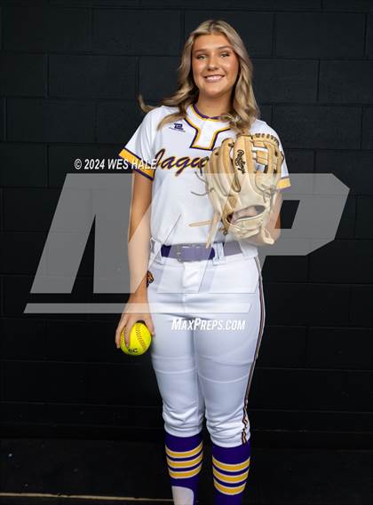 Thumbnail 2 in DeSoto Central (Senior photoshoot) photogallery.