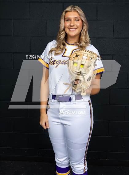 Thumbnail 1 in DeSoto Central (Senior photoshoot) photogallery.