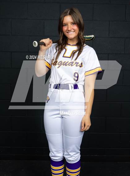 Thumbnail 3 in DeSoto Central (Senior photoshoot) photogallery.