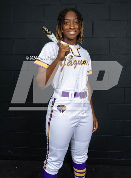 Thumbnail 2 in DeSoto Central (Senior photoshoot) photogallery.