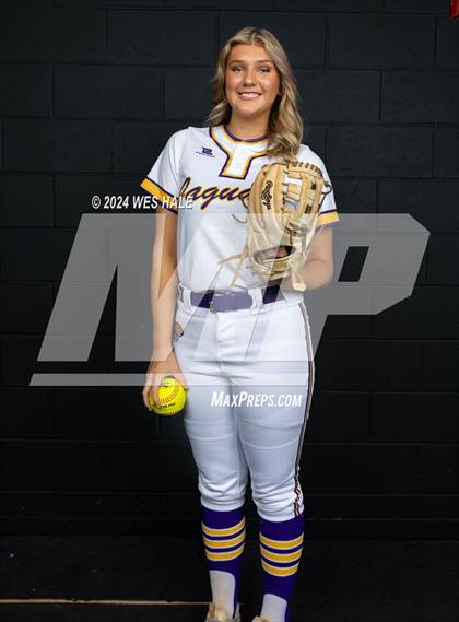 Thumbnail 3 in DeSoto Central (Senior photoshoot) photogallery.