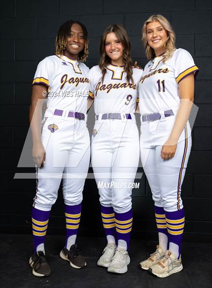 Thumbnail 2 in DeSoto Central (Senior photoshoot) photogallery.