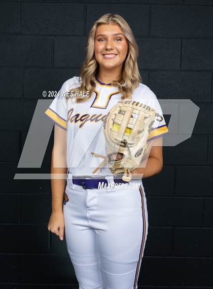 Thumbnail 3 in DeSoto Central (Senior photoshoot) photogallery.