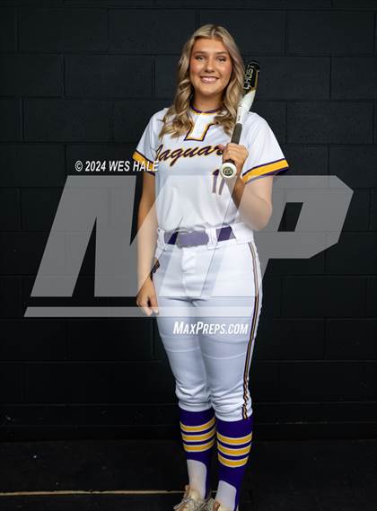 Thumbnail 1 in DeSoto Central (Senior photoshoot) photogallery.