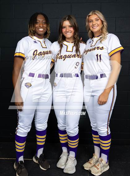 Thumbnail 1 in DeSoto Central (Senior photoshoot) photogallery.
