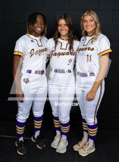 Thumbnail 3 in DeSoto Central (Senior photoshoot) photogallery.