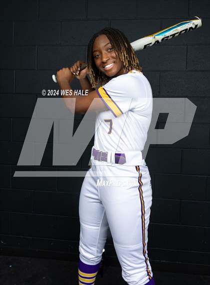 Thumbnail 3 in DeSoto Central (Senior photoshoot) photogallery.