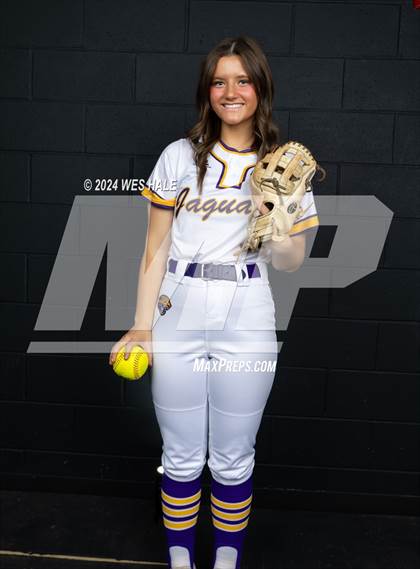 Thumbnail 1 in DeSoto Central (Senior photoshoot) photogallery.