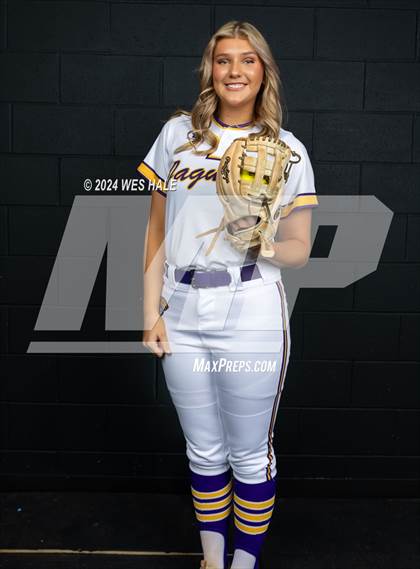Thumbnail 2 in DeSoto Central (Senior photoshoot) photogallery.
