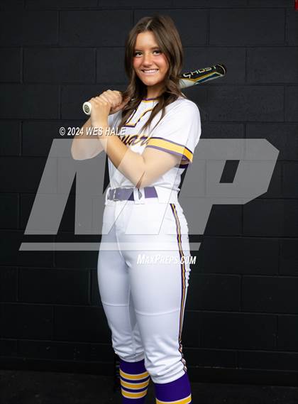 Thumbnail 1 in DeSoto Central (Senior photoshoot) photogallery.