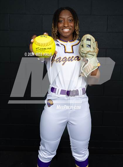 Thumbnail 2 in DeSoto Central (Senior photoshoot) photogallery.