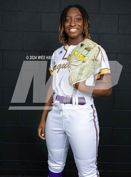 Thumbnail 2 in DeSoto Central (Senior photoshoot) photogallery.