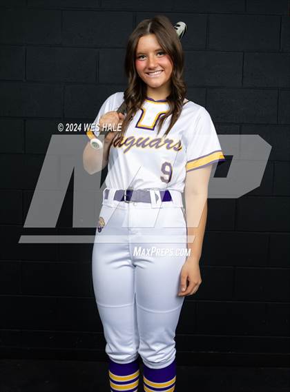 Thumbnail 1 in DeSoto Central (Senior photoshoot) photogallery.