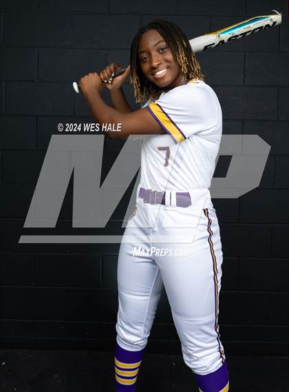 Thumbnail 2 in DeSoto Central (Senior photoshoot) photogallery.
