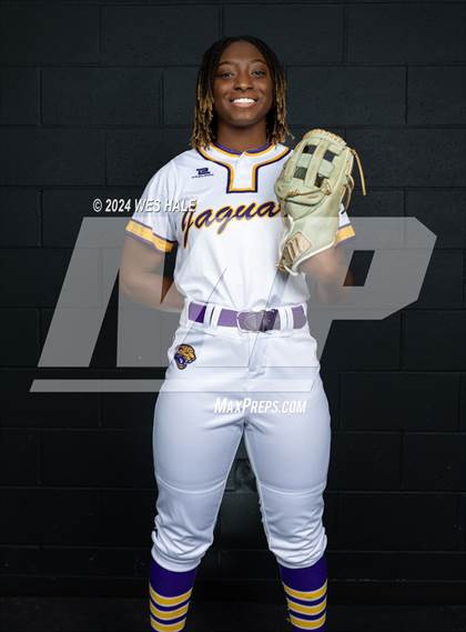 Thumbnail 1 in DeSoto Central (Senior photoshoot) photogallery.