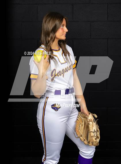 Thumbnail 1 in DeSoto Central (Senior photoshoot) photogallery.